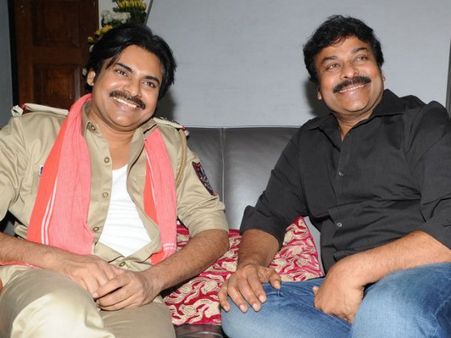 'కుల' వలయం: అపూర్వ సహోదరులు చిరు, పవన్