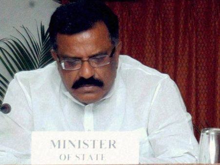 శైలజానాథ్ బుజ్జగింపులు: మెట్టు దిగేది లేదంటూ కోట్ల పట్టు