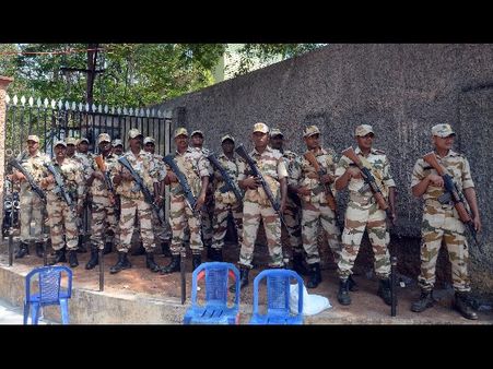 ముద్రగడ దంపతులకు వైద్య పరీక్షలు: చినరాజప్పపై ముద్రగడ వ్యంగ్యం