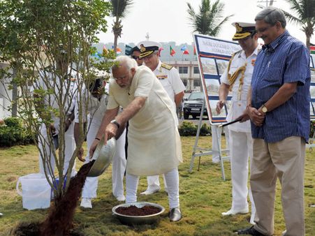 అరకు కాఫీకి పడిపోయారు: లక్ష మొక్క నాటిన ప్రధాని మోడీ(పిక్చర్స్)
