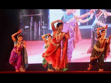 మెరిసిన విశాఖ అందాలు: ప్రదర్శనలు(పిక్చర్స్)