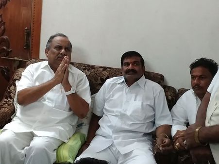 కాపు రిజర్వేషన్లు, నిరాహార దీక్ష: ఒక్క ముద్రగడ.. ఎన్నో ప్రశ్నలు