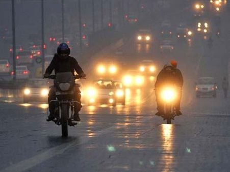 పొగమంచు: 30 కార్లు ఢీకొని నలుగురి మృతి(వీడియో)