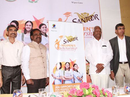 విప్రో ఉమెన్ స్కాలర్ షిప్‌కు అర్హతలివే: సిటీల్లో 36, ఇతర ప్రాంతాల్లో 24 వేలు(ఫోటోలు)