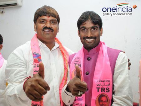 కెసిఆర్, కెటిఆర్‌ల బాధ్యతలు అప్పగించారు.. నిలబెడతాం: మేయర్, డిప్యూటీ