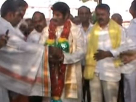 చండీయాగంలో బాలకృష్ణ: కుటుంబ సభ్యుల పేరిట ప్రత్యేక పూజలు (ఫోటోలు)