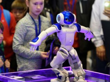 హెచ్చరిక: 2045 నాటికి రోబోలతో ఉద్యోగాలు మటాష్