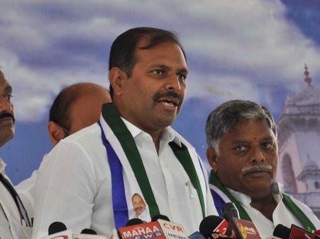 రోజా వాయిస్‌ ట్యాంపర్, ప్రెస్ మీట్స్ పెట్టి జగన్‌పై స్పీకర్ విమర్శలు: శ్రీకాంత్ రెడ్డి