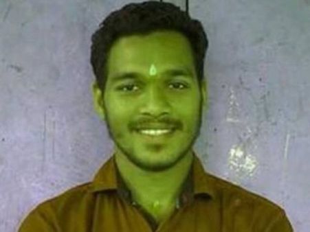 తల్లిదండ్రుల కళ్లెదుటే ఆర్‌ఎస్ఎస్ కార్యకర్త హత్య