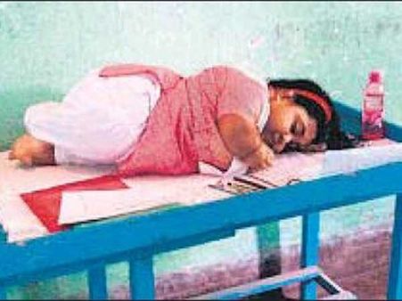 ఆమె సంకల్పం గొప్పది: 3 అడుగులు, వయసు 19