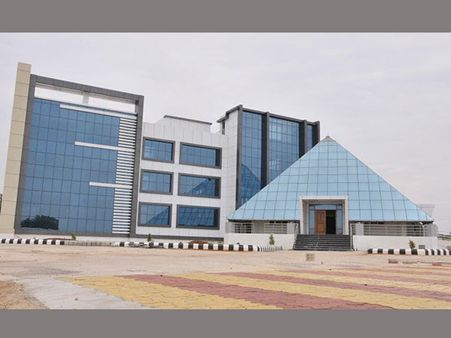 హైదరాబాద్‌కు ఏరోనాటికల్ వర్సిటీ: వరంగల్‌లోనూ టీ హబ్