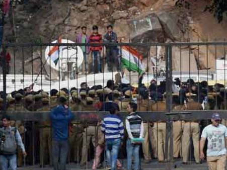 షాకింగ్: 'పాక్ అనుకూల నినాదాలు చేస్తే సమస్యేంటి'