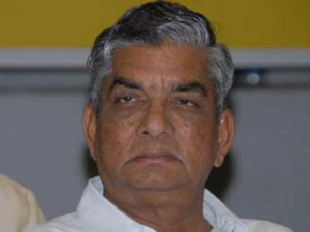 ఎవరా వ్యక్తి?: కావాలనే విజయరామారావు కొడుకుని ఇరికించారా?