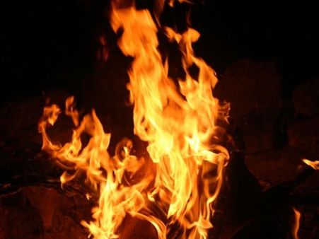 దారుణం: ఒంటిపై కిరోసిన్ పోసుకుని విద్యార్ధిని ఆత్మహత్య