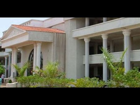 శ్రీరంగం ట్రిపుల్ ఐటి మూసివేత: రోడ్డునపడ్డ విద్యార్థులు