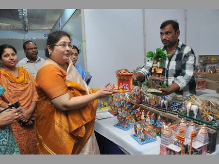 అర్టీసీ క్రాస్ రోడ్స్‌లో లేపాక్షి ప్రదర్శన (ఫోటోలు)