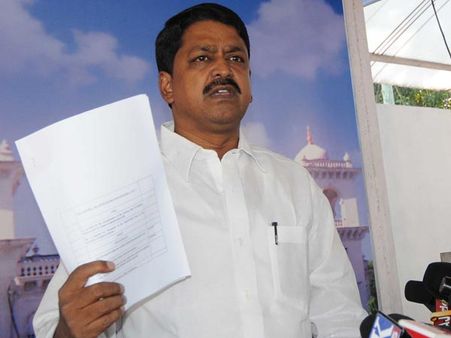 అమరావతి భూదందా: పయ్యావుల సాక్షి స్టాఫ్‌తో కాళ్లబేరానికి దిగారా?