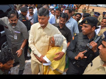 పింఛను అక్కర్లేదయ్యా!: చంద్రబాబును విస్మయపరచిన 80 ఏళ్ల వృద్ధురాలు