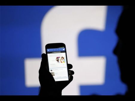 ఎగబడ్డారు: భార్యను ఫేస్‌బుక్‌లో అమ్మకానికి పెట్టాడు