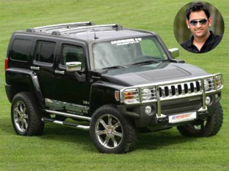 చిక్కుల్లో ధోని: 'ఐదేళ్లుగా పన్ను చెల్లించడం లేదు'