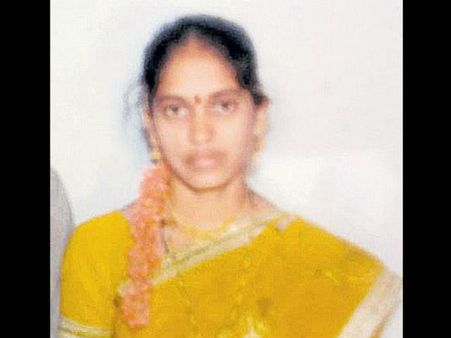 ఆడపిల్లను కన్నదని ఒంటిపై కిరోసిన్‌ పోసి తగలబెట్టారు