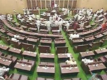 ఎమ్మెల్యేల జీతాల పెంపు, ఎవరికెంత?: నిన్న తెలంగాణ, ఈరోజు ఏపీ