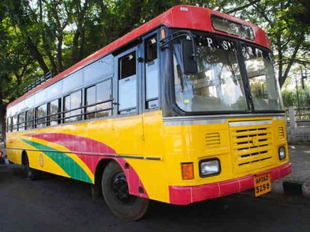 ఆర్టీసీ ముందుస్తు రిజర్వేషన్: ప్రయాణికులకు లాభం కంటే నష్టమే ఎక్కువే