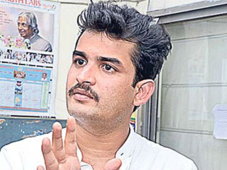 అద్దాలు ధ్వంసం, బీభత్సం: పబ్‌పై దాడి చేసిన హీరో ఉదయ్ కిరణ్ అరెస్ట్