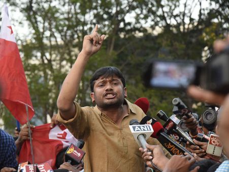 అఫ్జల్‌గురు ఆదర్శం కాదు: కన్నయ్య, చెప్పు విసిరే యత్నం, గందరగోళం