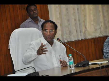 బాధగా ఉంది: కోడెల, మనసులో పెట్టుకోకండి: బాబు, 'జగన్ విత్ డ్రా అంటే..'