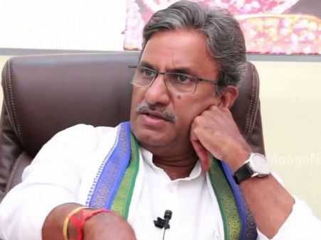 జగన్‌కు గట్టి షాక్, కోనేరు ప్రసాద్ రాజీనామా, శాశ్వతంగా..: కారణం ఇదే!