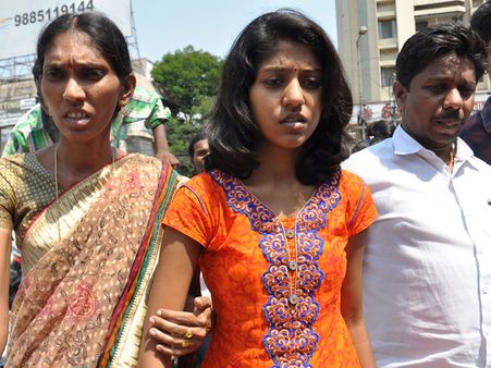 భ్రమపడి వేరే వ్యక్తిపై దాడి: సింగర్ మధుప్రియ తండ్రి అరెస్ట్