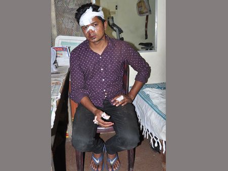 ఆమె ఓ ఏటీఎం మెషీన్: శ్రీకాంత్, ఇలాంటి నా కొడుకుల చేతిలో: మధుప్రియ