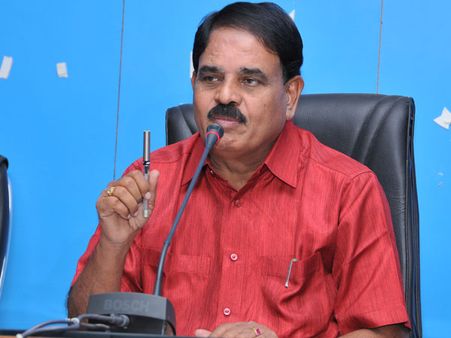 'జగన్ ఫ్యామిలీని అడిగినా బాబు పేరే చెప్తారు, తెలంగాణ కంటే ఏపీనే'