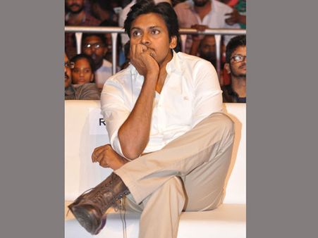 ఒక్కడినే..: కిక్కు కోసమేనా, పవన్ కల్యాణ్ రాజకీయ ఉద్దేశమా?