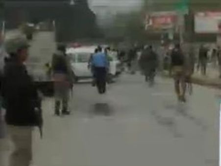 పెషావర్‌లో బస్సులో పేలిన బాంబు: 15మంది మృతి