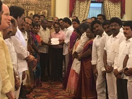  రోజా ఇష్యూ: చంద్రబాబు పంతం, జగన్ ఫైట్ (పిక్చర్స్)