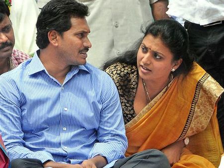 నా పాస్ పంపిస్తా, ఆమెను నా కారులో ఎక్కించుకుంటా: పోలీసులపై జగన్ ఆగ్రహం