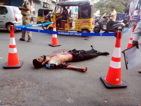 టీజింగే టెక్కీ ప్రాణాలు తీసింది: గుండెల్లో కత్తి దించింది వీరే(పిక్చర్స్)