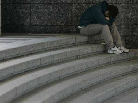 షాపింగ్ మాల్లో భయంకరం: ఎస్కలేటర్ దిగుతుండగా..