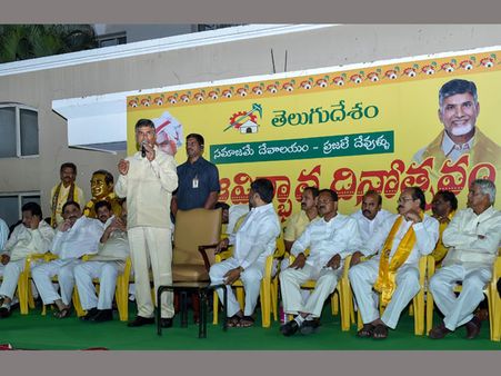 టీడీపీకి పరీక్ష: నిద్ర పోలేదు, చంద్రబాబు నోట పరిటాల రవి ప్రస్తావన