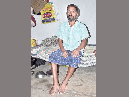 రైలు ఢీ కొట్టి 'టీ' ఉద్యమ నేత మృతి: ప్రమాదమా లేక ఆత్మహత్యా?