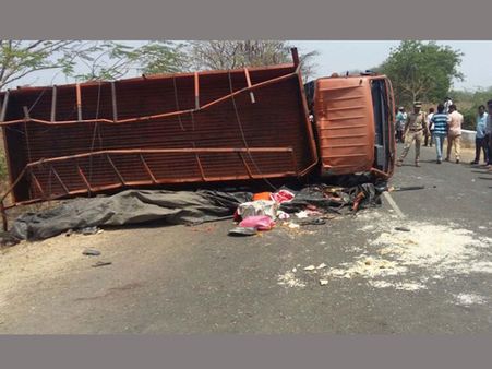 పరిగి ఘటనలో స్థానికుల మానవత్వం: కేసీఆర్ తీవ్ర దిగ్భ్రాంతి