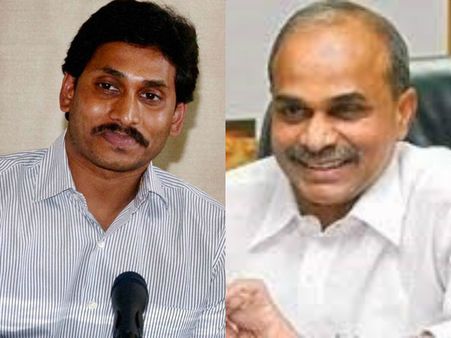 వైయస్ దేవుడు: జగన్‌పై టిడిపికి ఛాన్స్, ముద్రగడ ఇరుకునపడ్డారా?