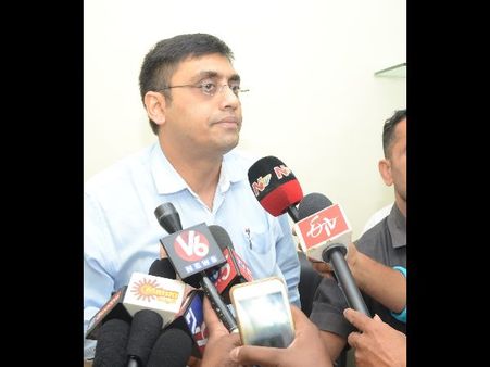 టెక్కీ నిఖిల్ రెడ్డి కాళ్లు కోసిన గ్లోబల్ ఆస్పత్రి డాక్టర్‌కు నోటీసులు