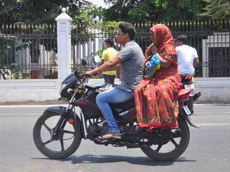 (పిక్చర్స్) నెత్తిపై చున్నీ, ముఖంపై కర్చీఫ్: బీర్ తాగొద్దని సూచన