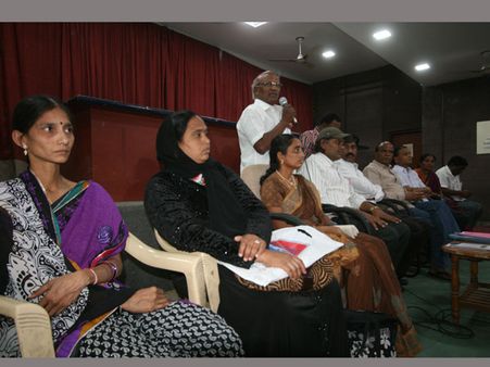 సీబీఐ ఎంక్వైరీ: రోడ్డెక్కిన ఏఎస్సై మోహన్‌రెడ్డి బాధితులు (ఫోటోలు)