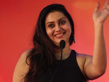 బావలూ! నేనొచ్చా!!: అన్నాడీఎంకేలో చేరిన నమిత