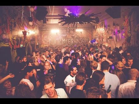 డ్రీమ్ జాబ్: వారానికి 20 గంటలు పోర్న్ చూస్తే 2 లక్షల జీతం