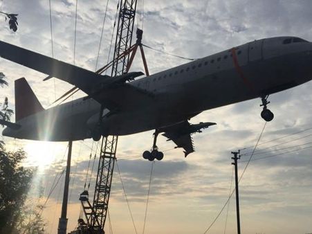 ట్రాలీలో తీసుకెళ్తుంటే రోడ్డుపై పడిన విమానం, బోయినపల్లిలో ట్రాఫిక్ జాం (పిక్చర్స్)